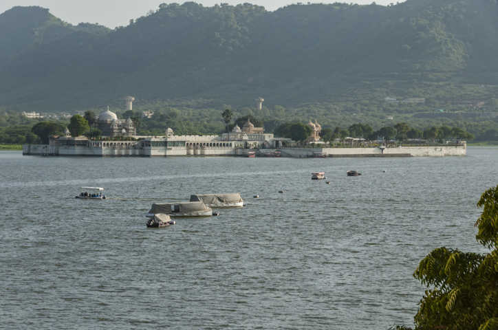 45 - India - Udaipur - lago Pichola - palacio Jag Mandir